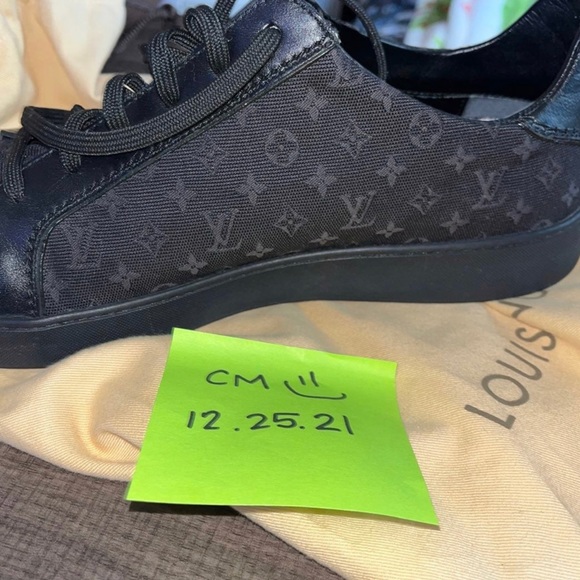 Worn twice 
Like new 
8.5 Italian size
Fits size 10 US 
$1100

Serious inquirie - Picture 6 of 6